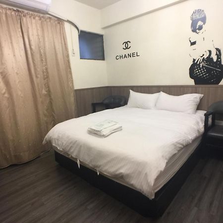 Love Feng Jia Apartment Hotel Taichung Exteriör bild