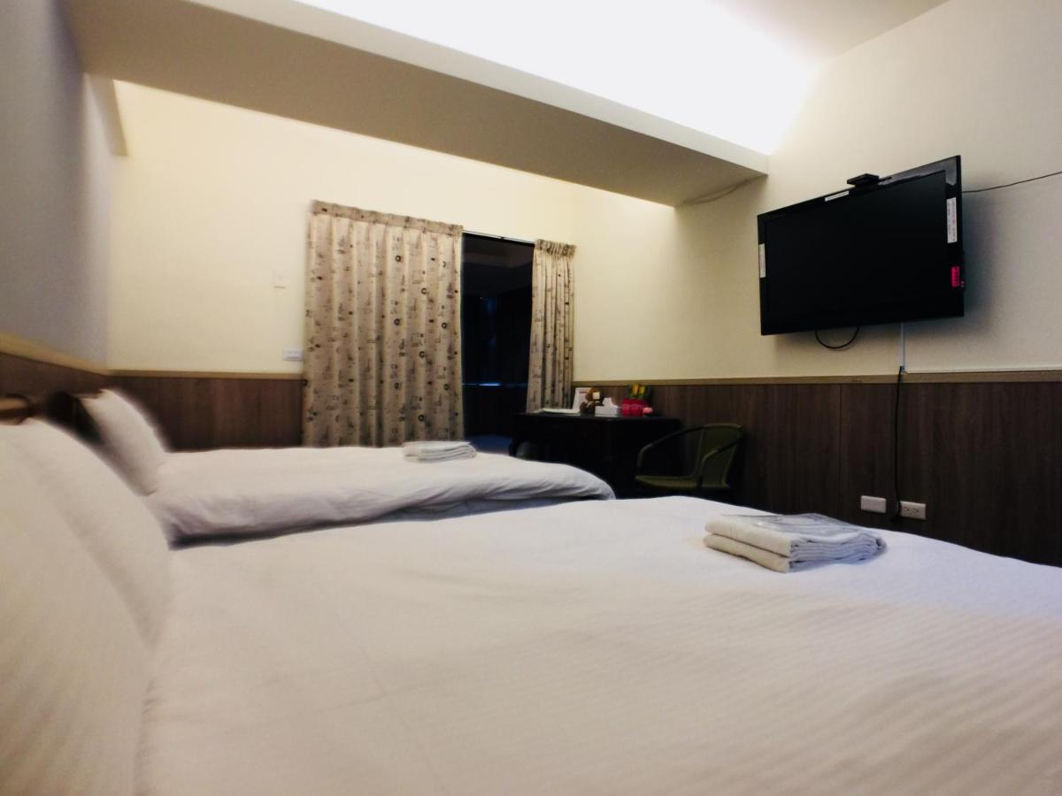 Love Feng Jia Apartment Hotel Taichung Exteriör bild